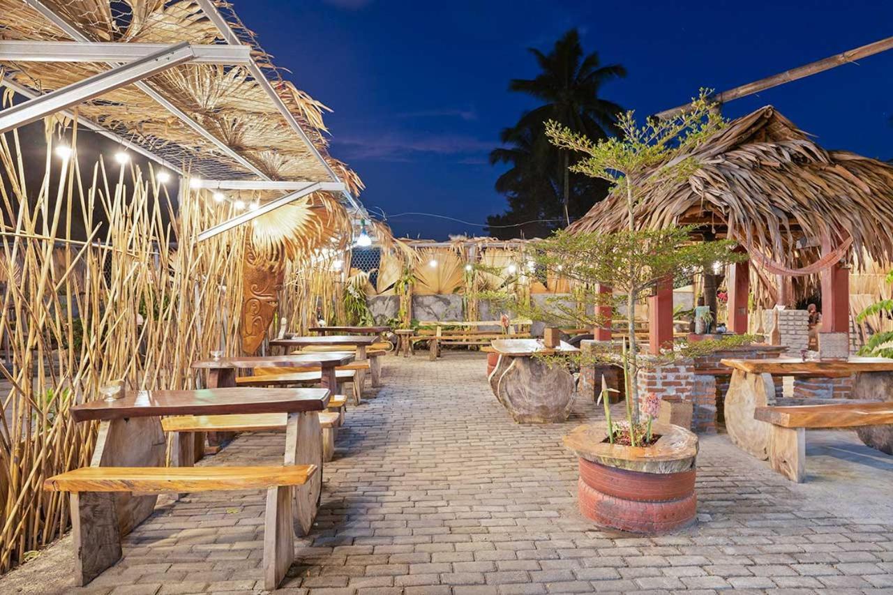 Onong'S Homestay & Cafe Tomohon Eksteriør bilde